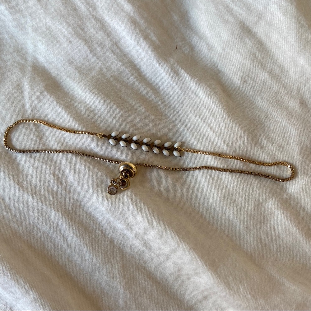 Dainty adjustable chain bracelet - Picture 3 of 3
